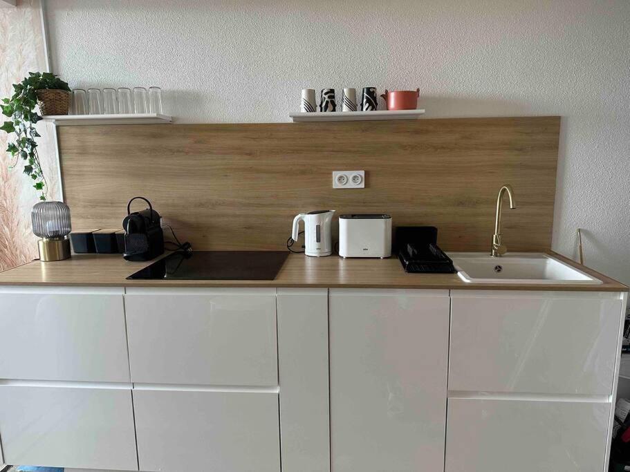 Mon Appart A La Plage, Piscine, Wifi, Tv Фронтинян Екстериор снимка